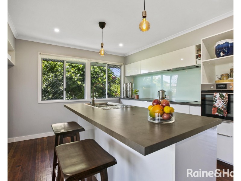 11 Tailor Street, Tin Can Bay QLD 4580