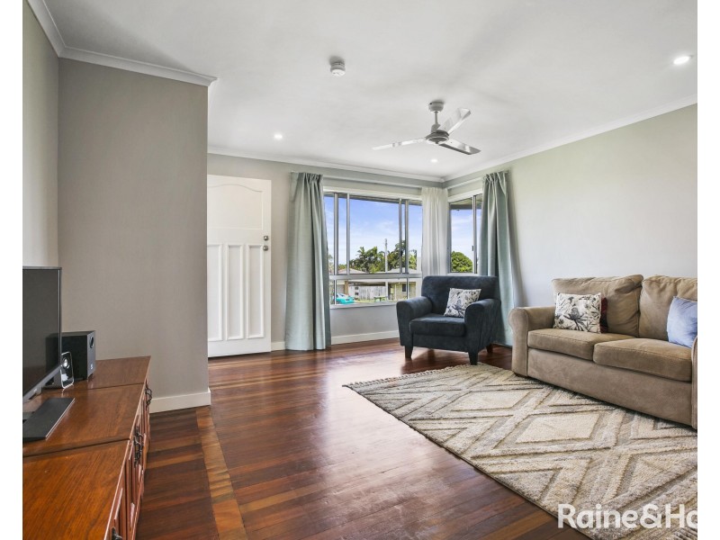 11 Tailor Street, Tin Can Bay QLD 4580