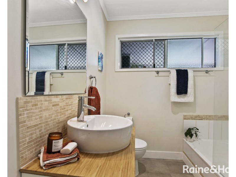 11 Tailor Street, Tin Can Bay QLD 4580