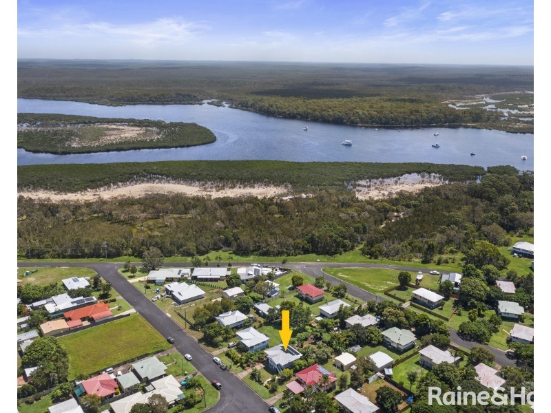 11 Tailor Street, Tin Can Bay QLD 4580