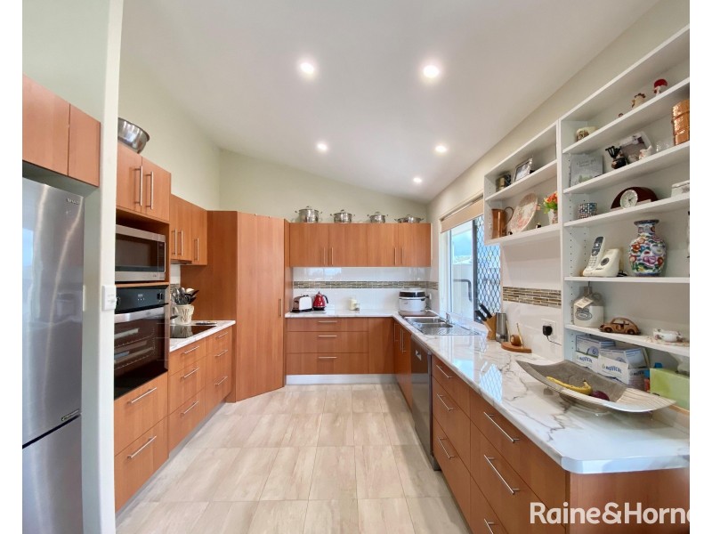 31 Canberra Ave, Cooloola Cove QLD 4580