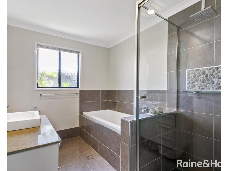 13 Lomandra Avenue, Cooloola Cove QLD 4580
