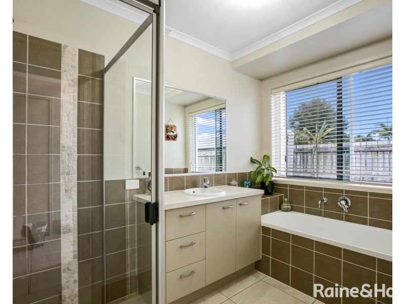 30 Creekside ESP, Cooloola Cove QLD 4580