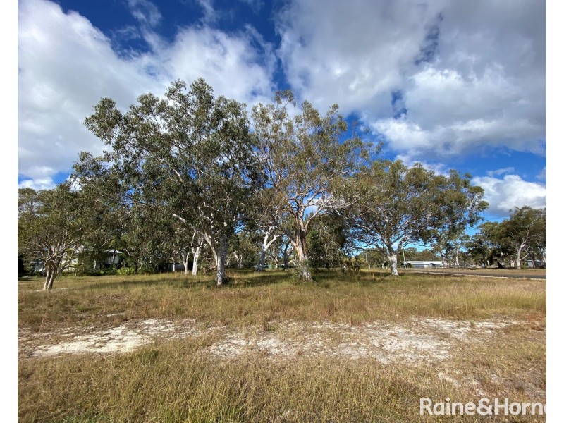 1 Waratah Drive, Cooloola Cove QLD 4580