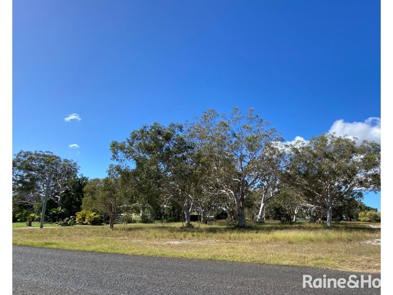 1 Waratah Drive, Cooloola Cove QLD 4580