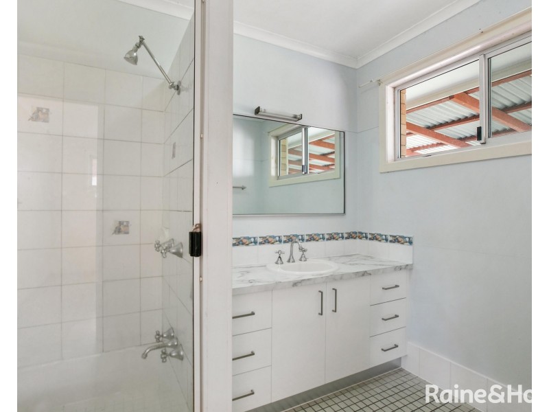72 Gympie Road, Tin Can Bay QLD 4580