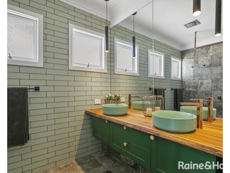 21 Ark Royal Drive, Cooloola Cove QLD 4580