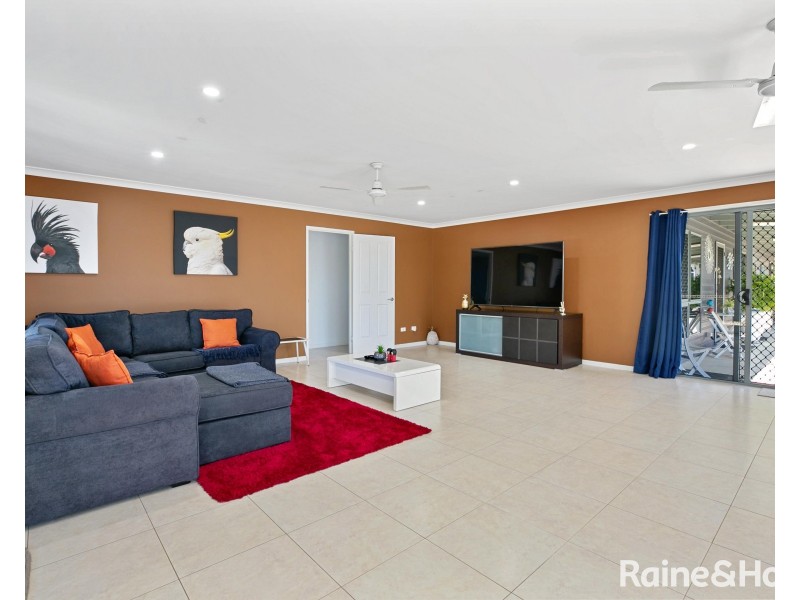64 Gympie Road, Tin Can Bay QLD 4580