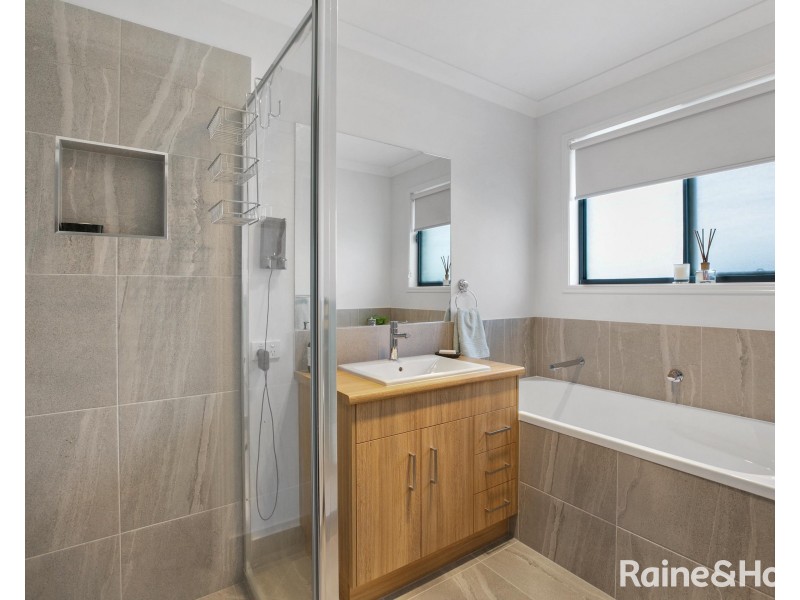 8 Habitat Circuit, Cooloola Cove QLD 4580