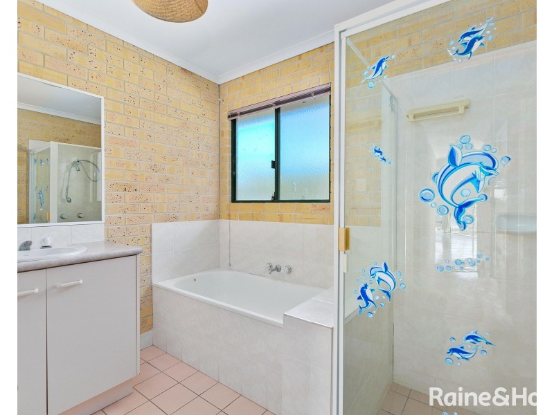 2 Golden Hind Avenue, Cooloola Cove QLD 4580