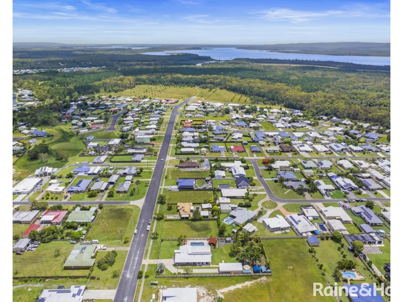 4 Canberra Avenue, Cooloola Cove QLD 4580