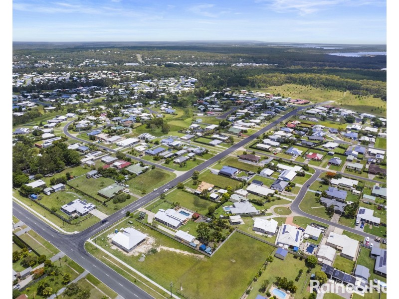 4 Canberra Avenue, Cooloola Cove QLD 4580