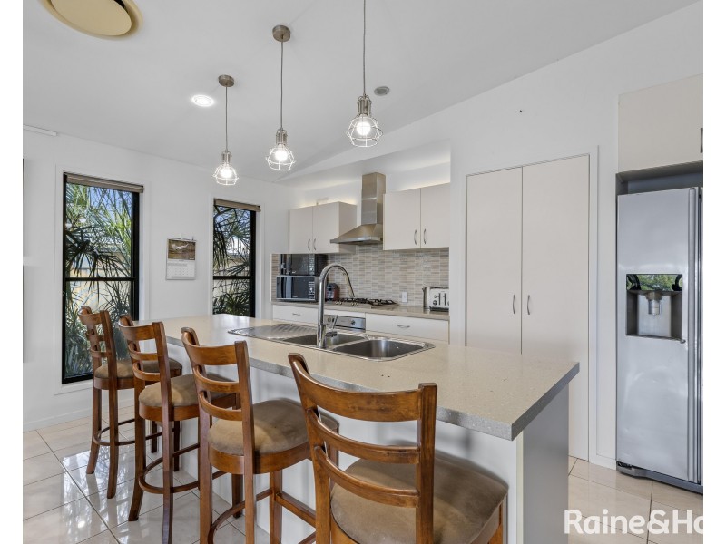 74 Fyshburn Drive, Cooloola Cove QLD 4580