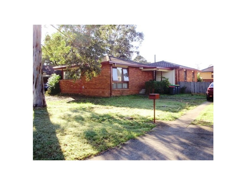 6 Wilkes Ave, Moorebank NSW 2170