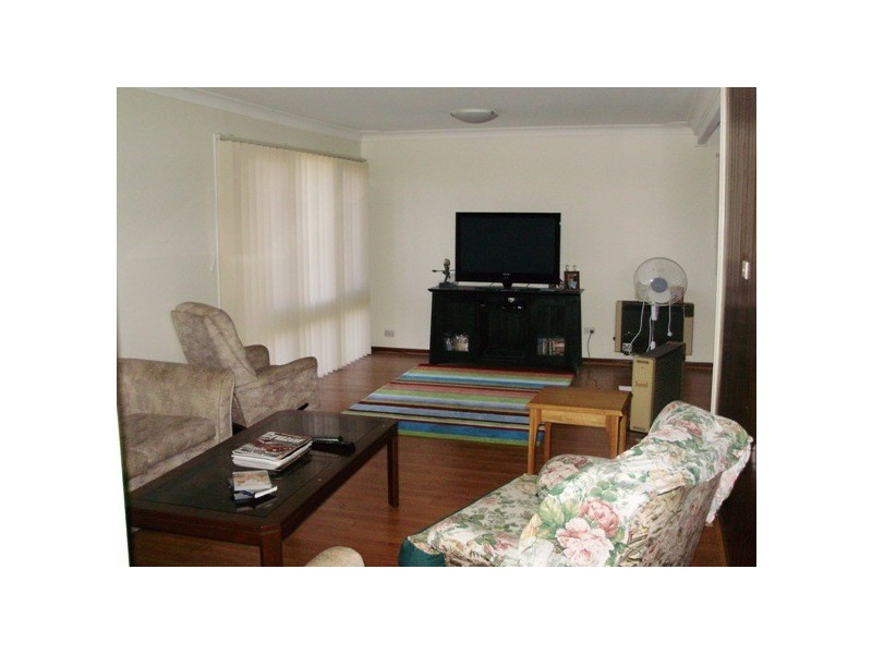 6 Wilkes Ave, Moorebank NSW 2170