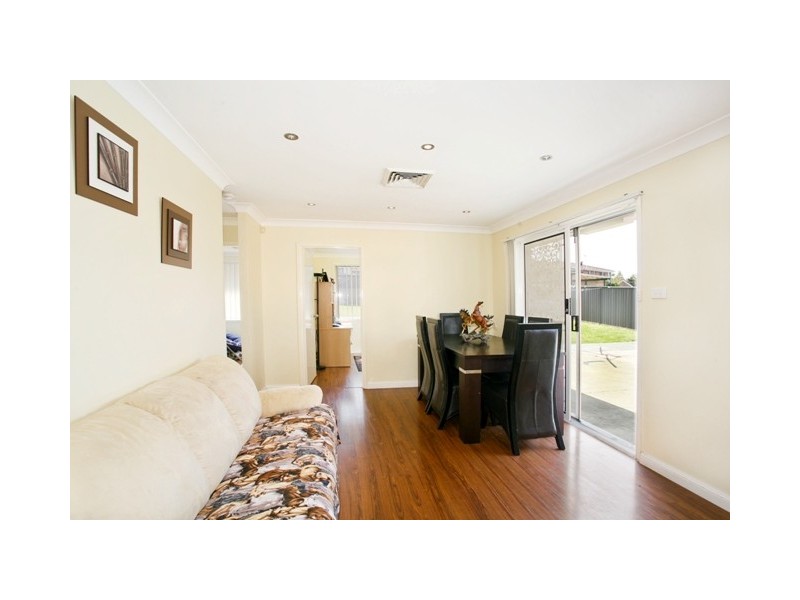 20 Currawong St, Green Valley NSW 2168