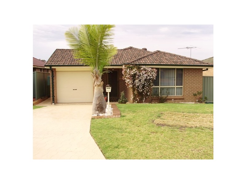 102 Tamworth Cres, Hoxton Park NSW 2171