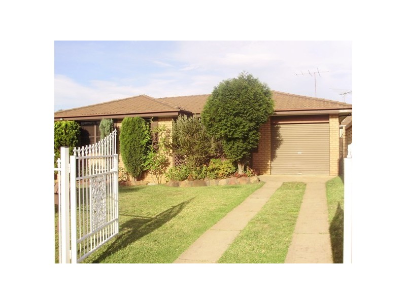 3 Grevillea Cr, Prestons NSW 2170