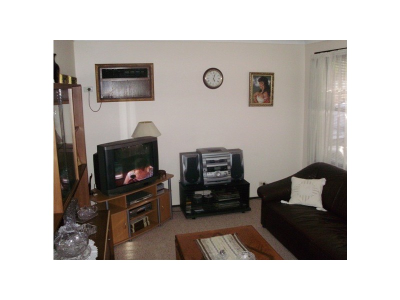 3 Grevillea Cr, Prestons NSW 2170