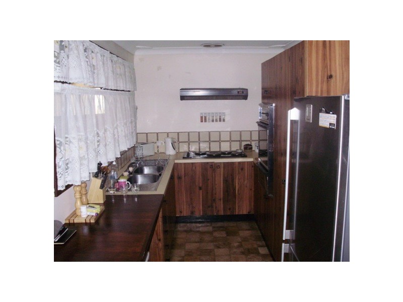 3 Grevillea Cr, Prestons NSW 2170