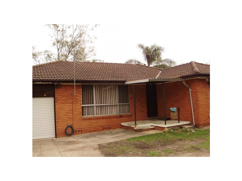 165 Nuwarra Rd, Moorebank NSW 2170