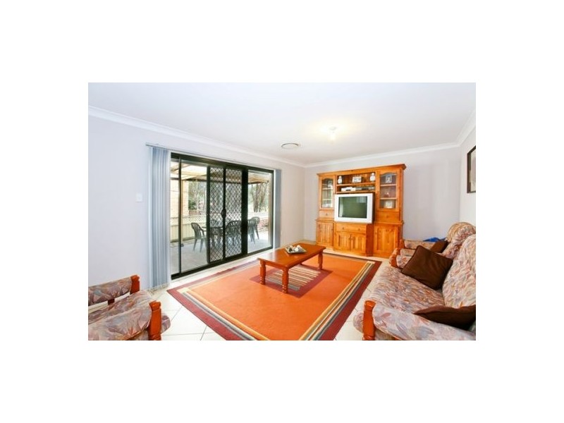 21 Domenico Cl, West Hoxton NSW 2171