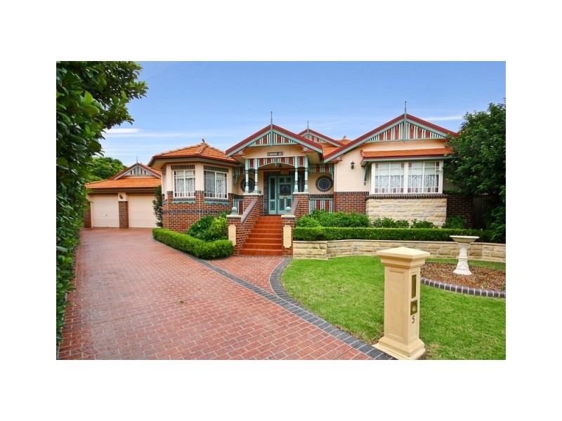 5 Barrow Cls, Hinchinbrook NSW 2168