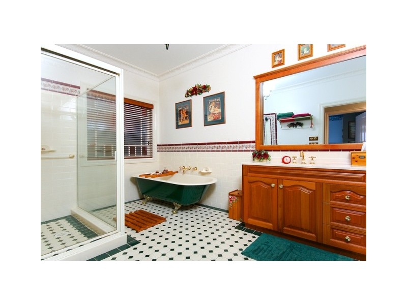 5 Barrow Cls, Hinchinbrook NSW 2168