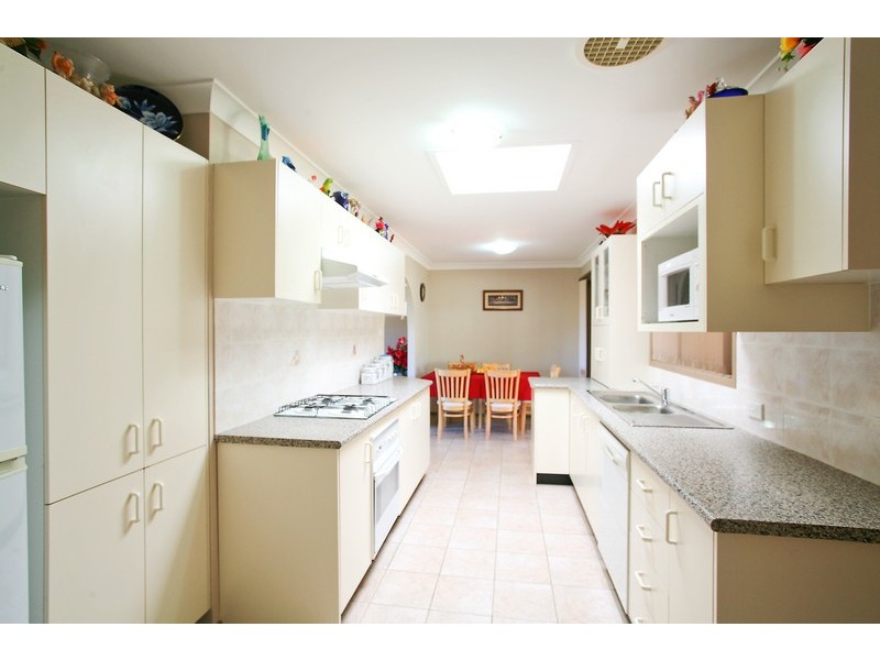 17 Tuncurry St, Bossley Park NSW 2176