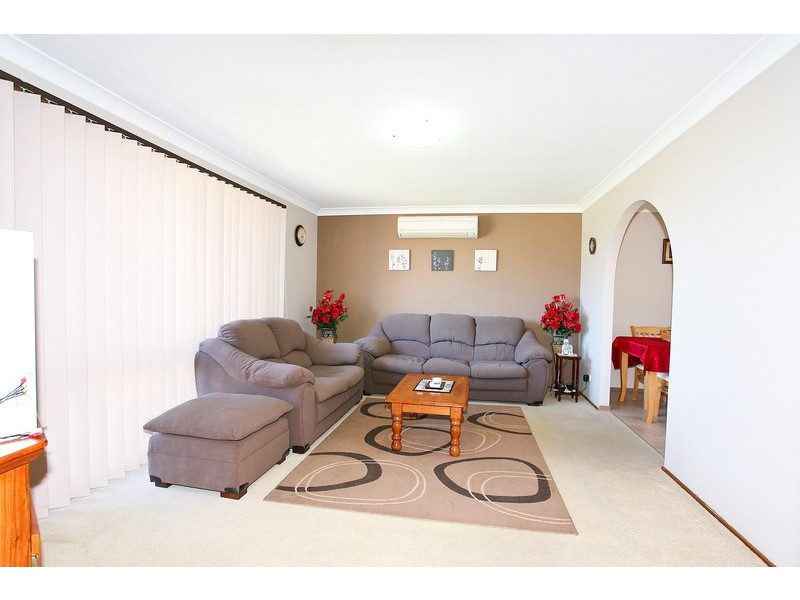 17 Tuncurry St, Bossley Park NSW 2176