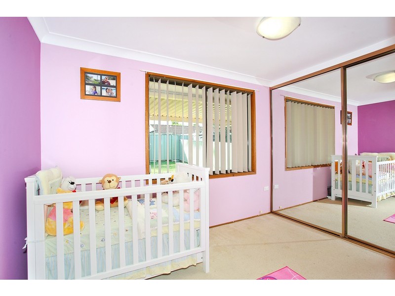 17 Tuncurry St, Bossley Park NSW 2176