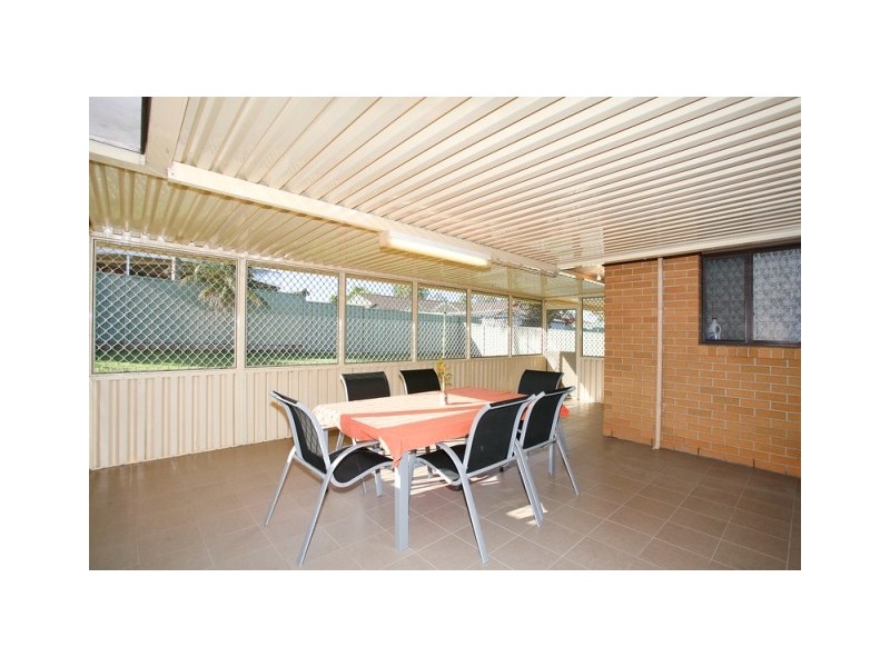 17 Tuncurry St, Bossley Park NSW 2176