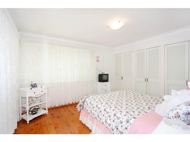 14 Tallowood ave, Casula NSW 2170
