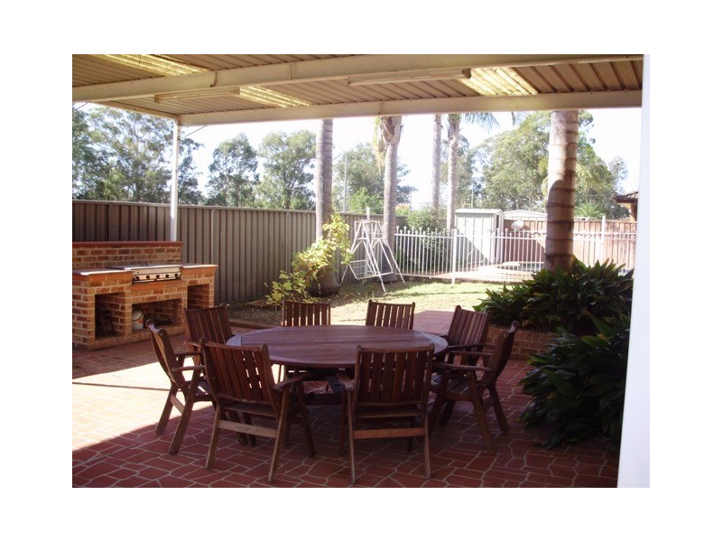 5 Windle Ave, Hoxton Park NSW 2171