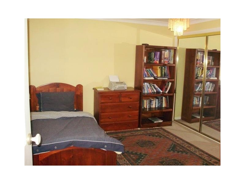 5 Windle Ave, Hoxton Park NSW 2171