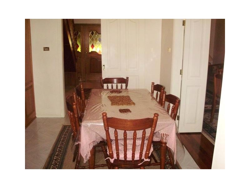 5 Windle Ave, Hoxton Park NSW 2171