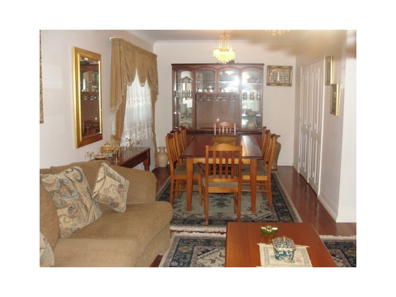 5 Windle Ave, Hoxton Park NSW 2171