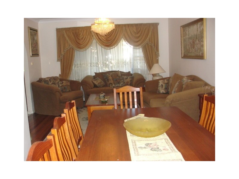 5 Windle Ave, Hoxton Park NSW 2171