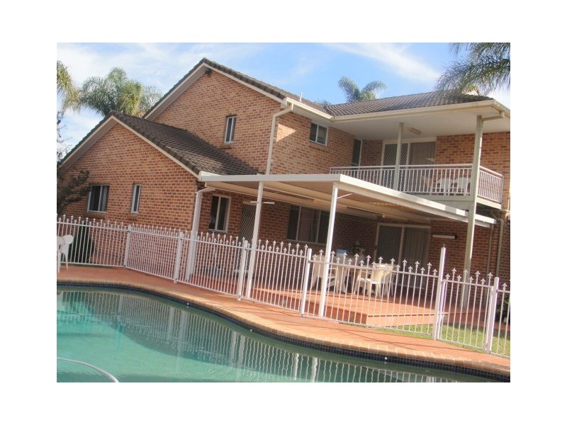 5 Windle Ave, Hoxton Park NSW 2171