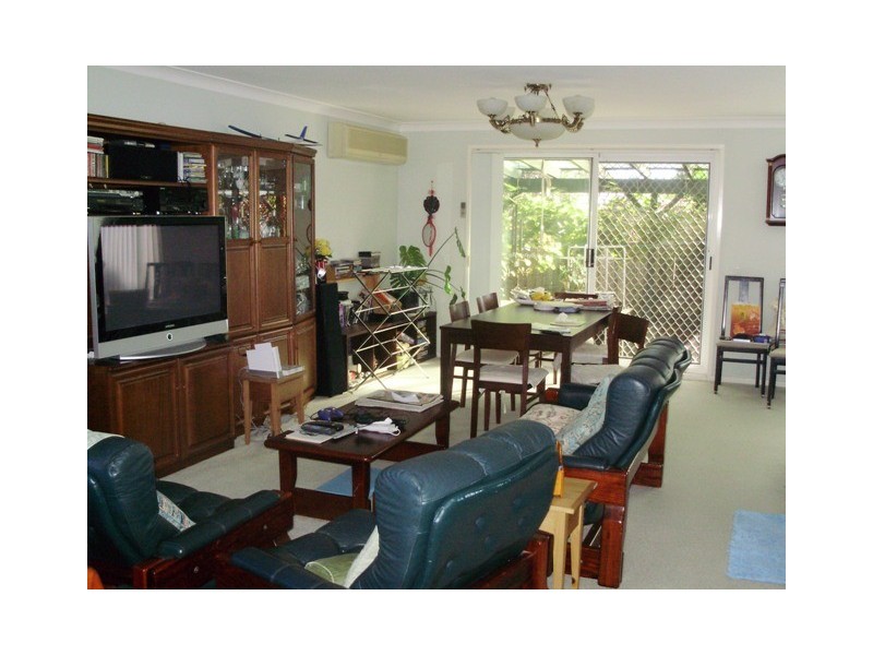 38 Lyndhurst Crt, Wattle Grove NSW 2173