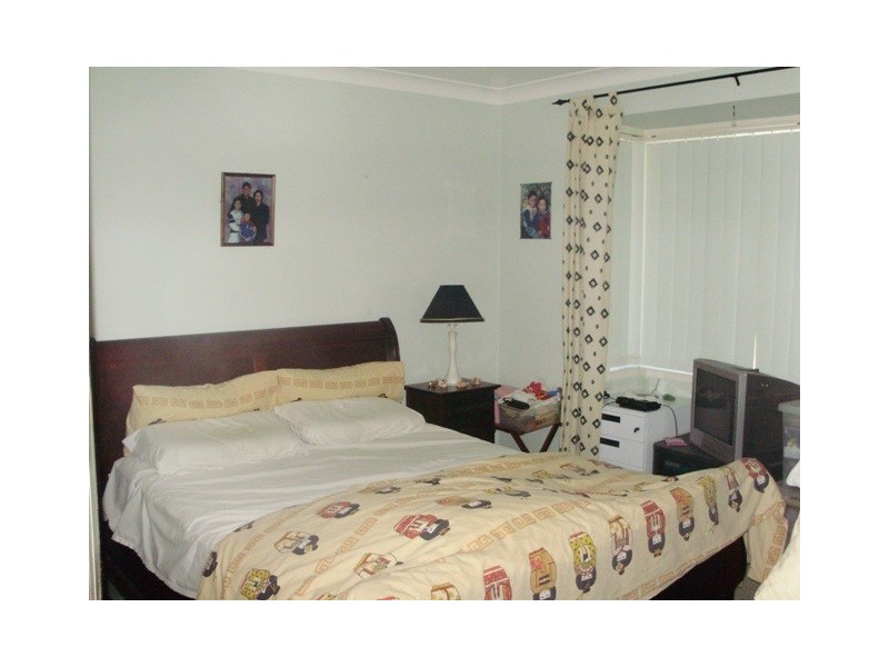 38 Lyndhurst Crt, Wattle Grove NSW 2173