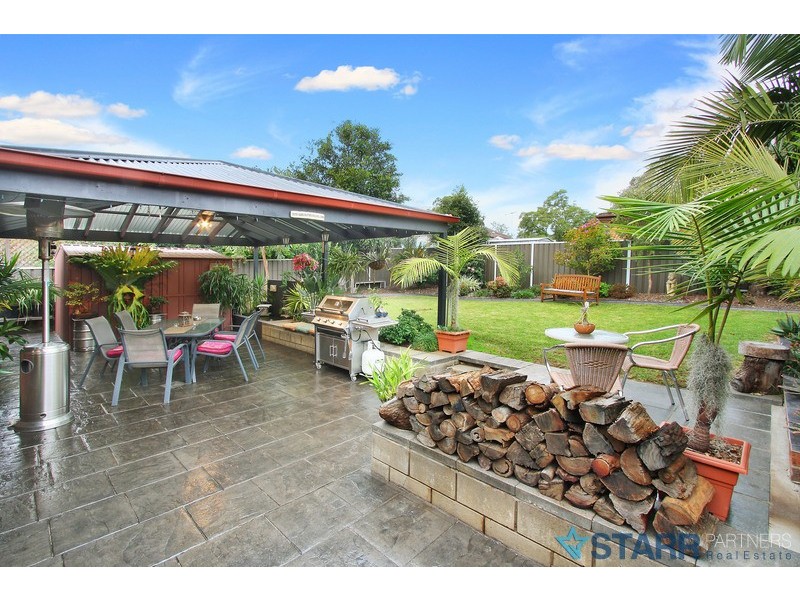 14 Larnach Pl, Elderslie NSW 2570