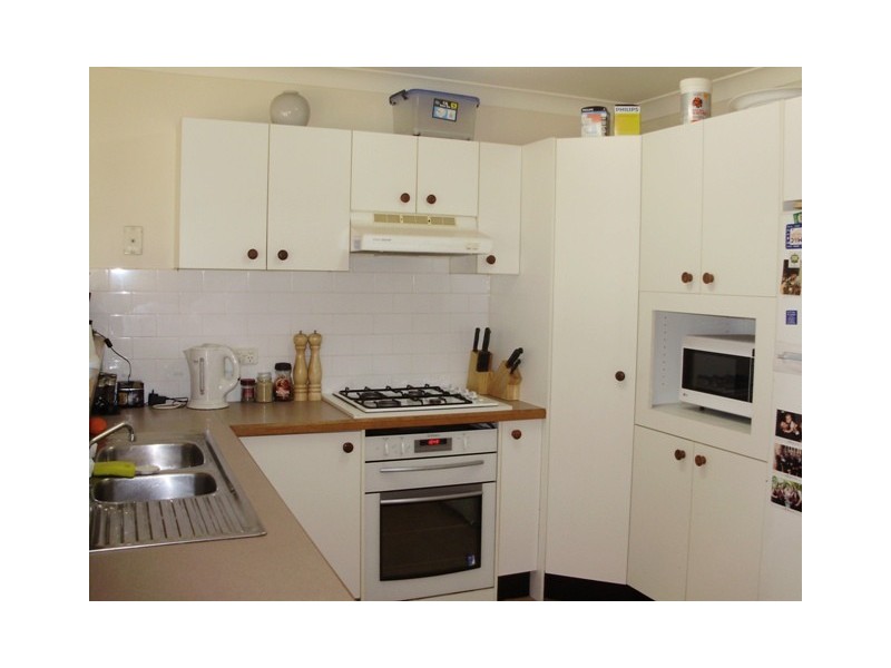 16 Barwon ave, Wattle Grove NSW 2173