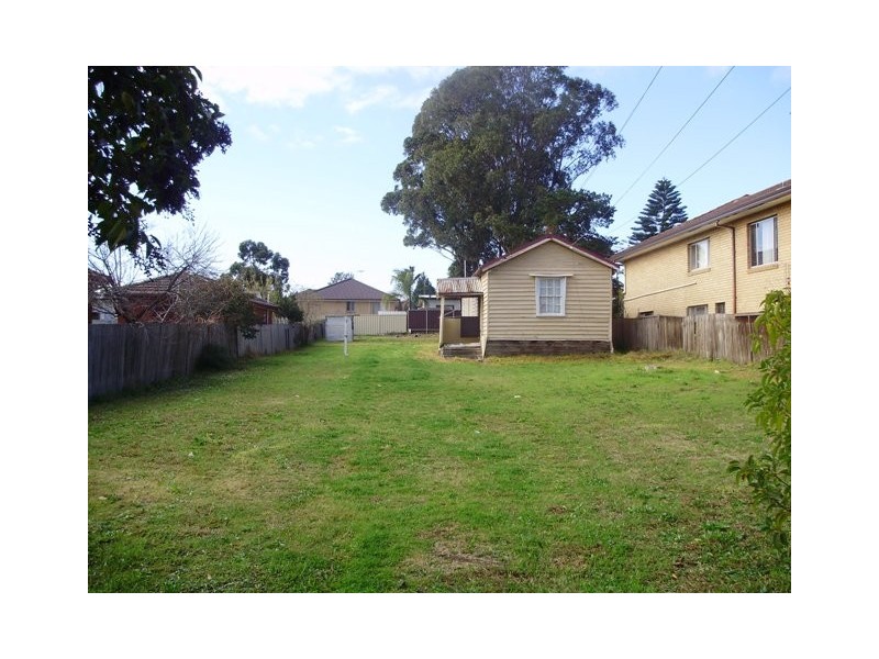 28 Carnation ave, Casula NSW 2170
