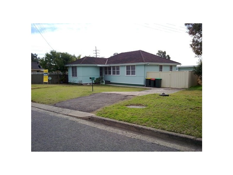 21 Adrian Ave, Lurnea NSW 2170