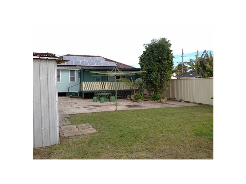 21 Adrian Ave, Lurnea NSW 2170