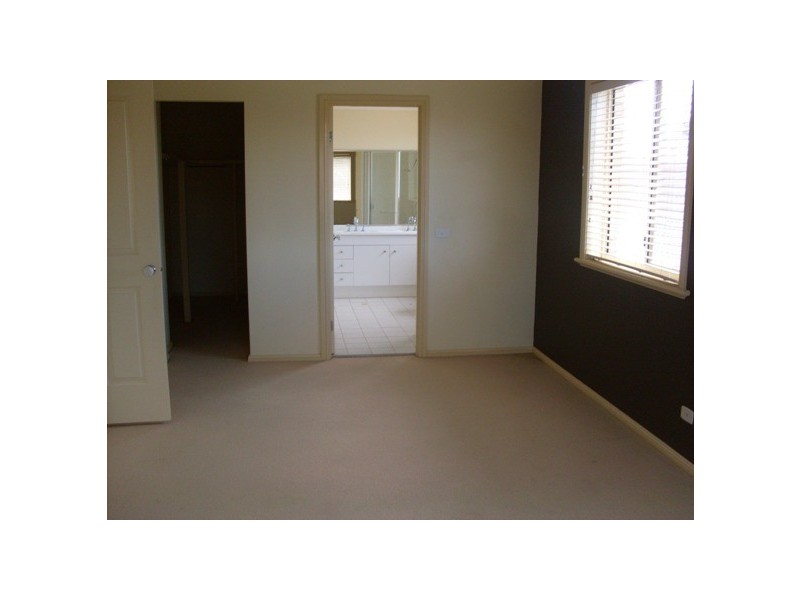 41 Sir Warwick Fairfax Dr, Harrington Park NSW 2567