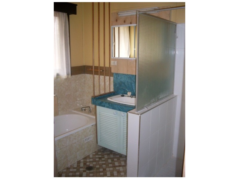 21 Bangalow Ave, Chipping Norton NSW 2170