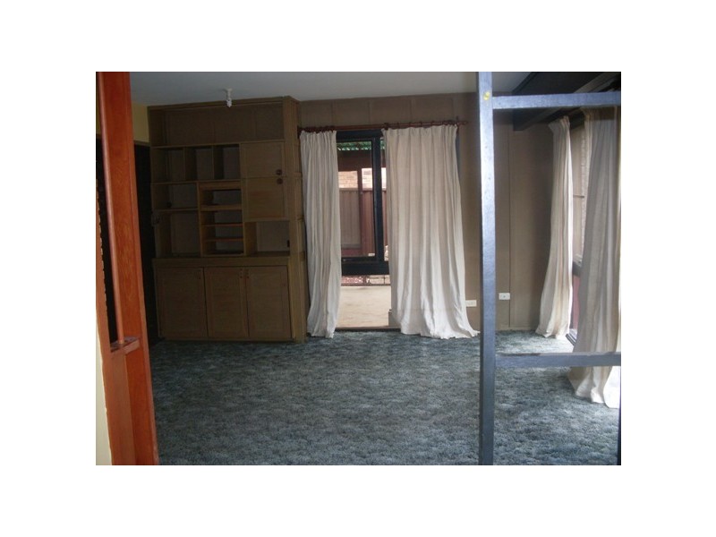 21 Bangalow Ave, Chipping Norton NSW 2170