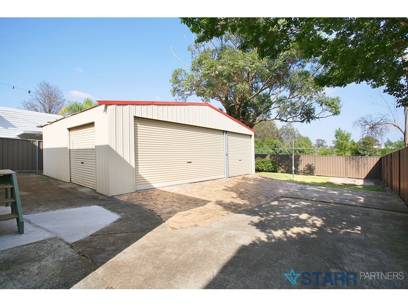 13 Amalfi St, Lurnea NSW 2170